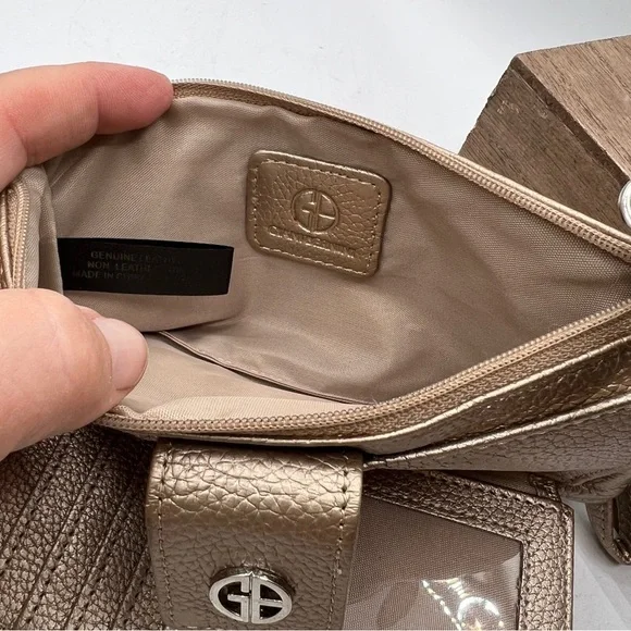 Giani Bernini Metallic Gold Genuine Leather Zip Pocketed Clutch Wristlet Wallet - Picture 7 of 15